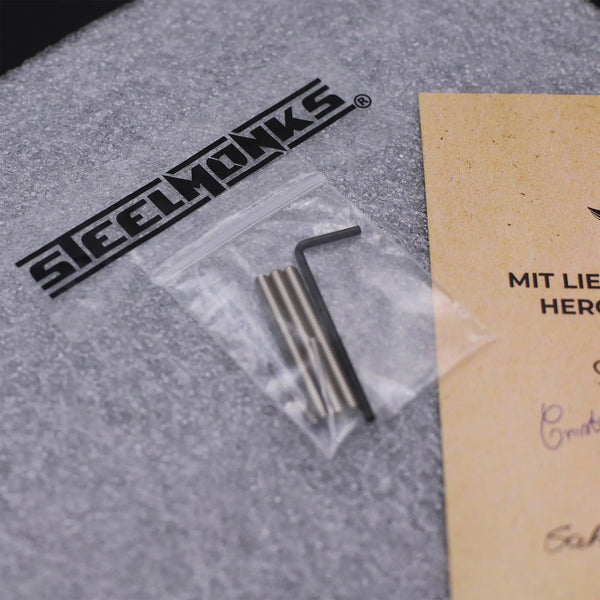 Plaque métallique Steelmonks,Kit de fixation invisible (boulons et vis sans tête). Kit de fixation pour décoration murale disponible en différentes tailles et couleurs.